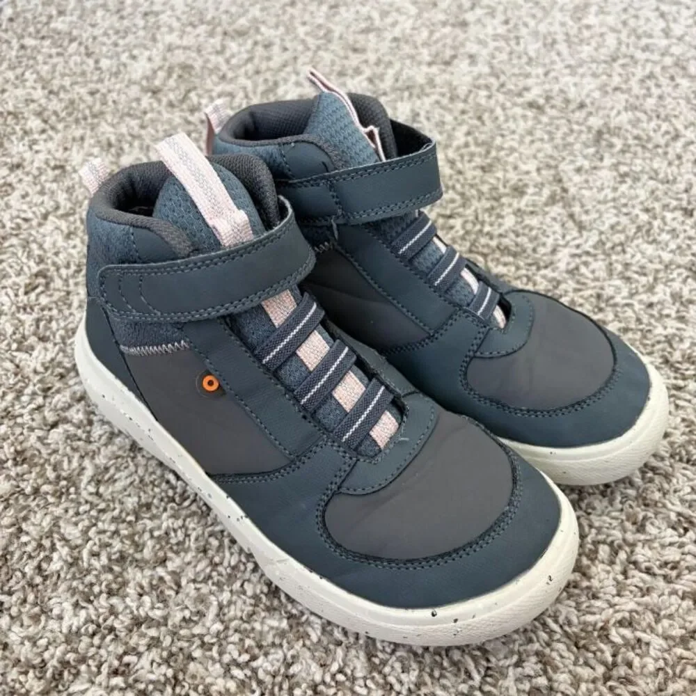 Size 2 / Kids BOGS Boots